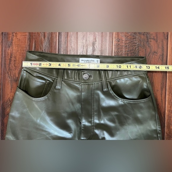 Abercrombie & Fitch 90s Relaxed Olive/Green Cargo Faux Leather Pants Y2K - Picture 8 of 11